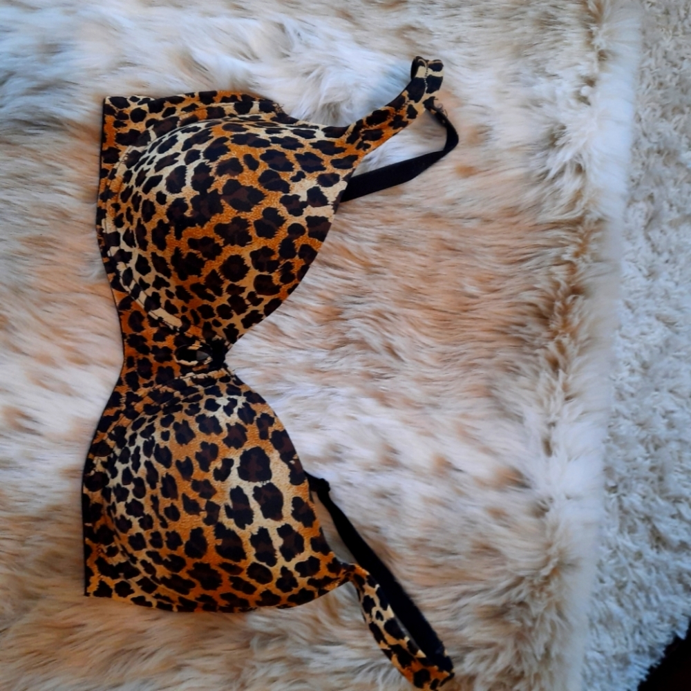 Victoria Secret or Like Bras